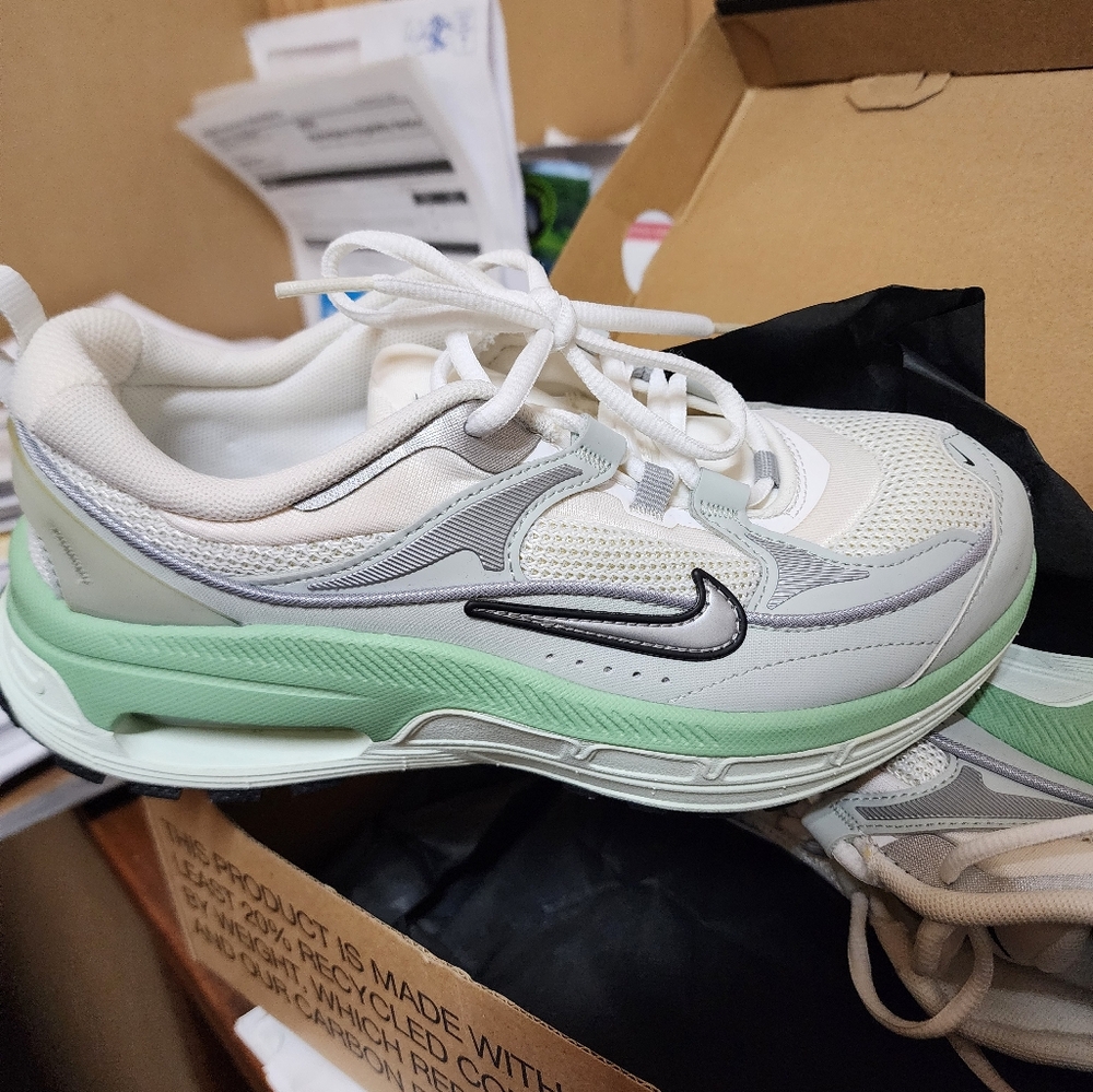 Nike Air Max Bliss White and Mint Green Sneakers